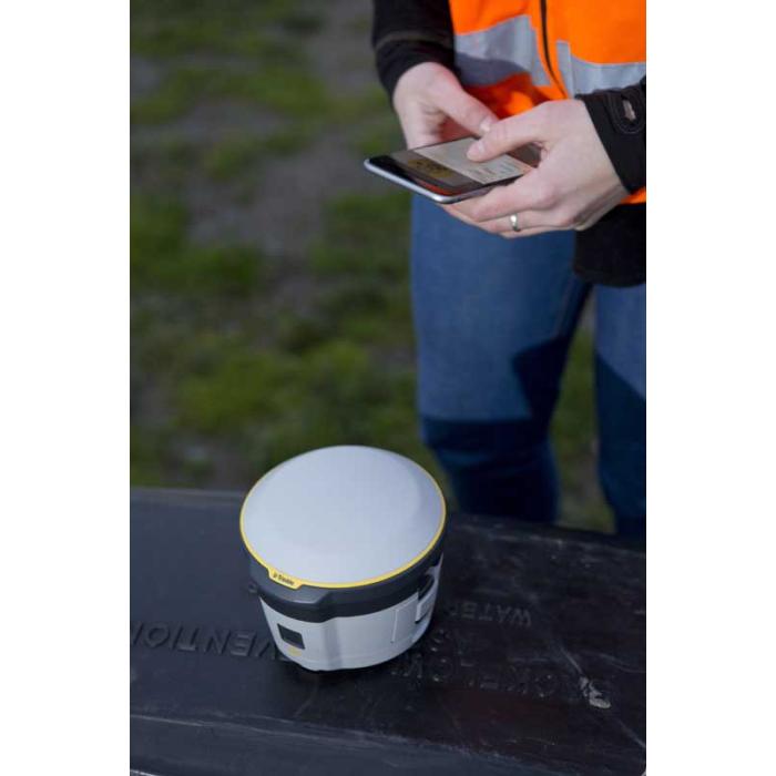 GNSS rover Trimble R2 s volitelným kontrolerem
