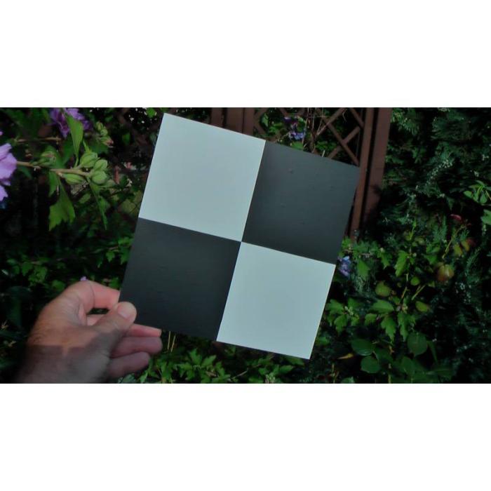 Signalizační terč 500 x 500 mm pro zaměřovací práce s dronem.